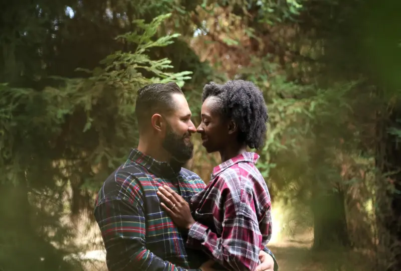 gg 05 Couple embracing in a forest setting.